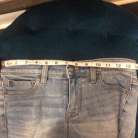 J Crew Jean shorts. Few wears. Size 24 - Picture 5 of 5